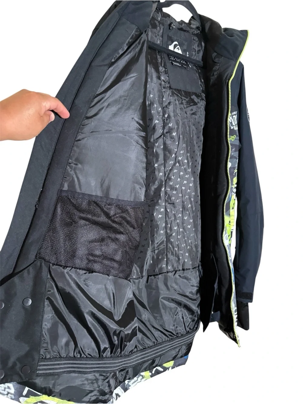Quiksilver Snowboarding Jacket Men’s Medium,Made in Indonesia